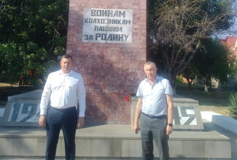 Борис Поликин принял участие в акции "Цветы памяти"
