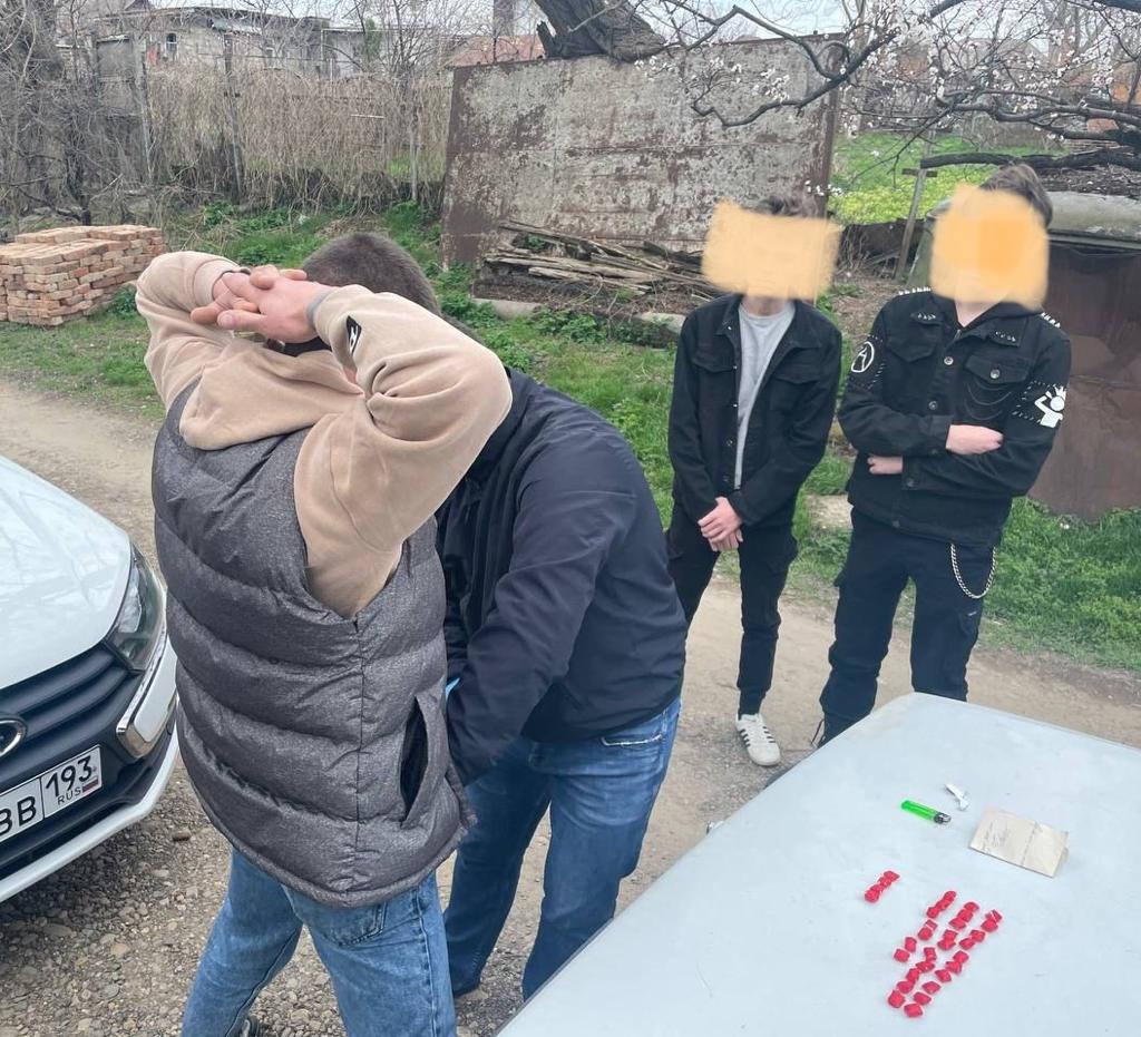 Усть-Лабинске полицейские задержали подозреваемого в незаконном обороте наркотиков