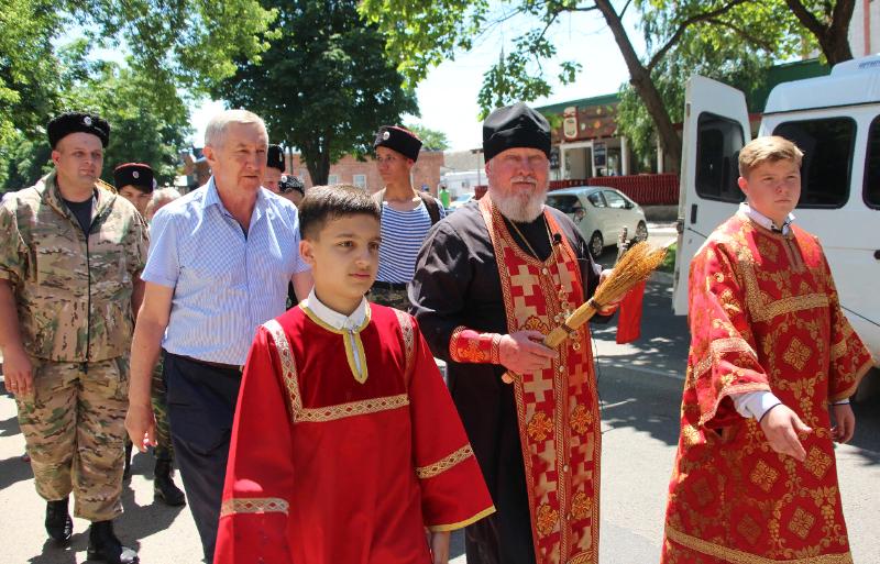 Борис Поликин принял участие в Крестном ходе по Усть-Лабинскому району