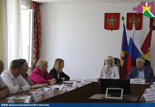 Совет по промышленности Усть-Лабинского района прошел в малом зале районной администрации
