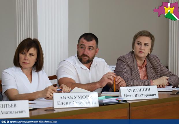 Глава Усть-Лабинского района Станислав Гайнюченко провел планерное совещание с главами поселений