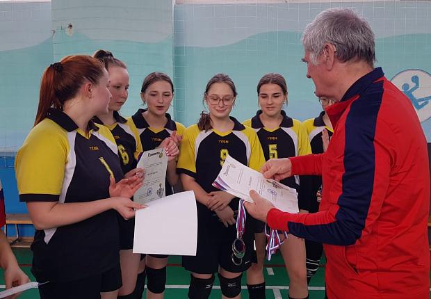 Первенство по волейболу среди девочек 2007 года рождения и младше прошло в станице Кирпильской.