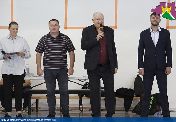 В спортивном комплексе «Старт» г.Усть-Лабинска состоялось торжественное открытие первенства Краснодарского края по гандболу среди девочек до 13 лет