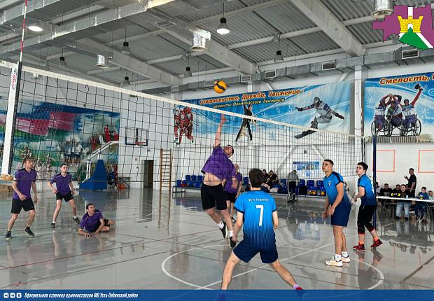 Прошли соревнованиях по волейболу среди мужских команд, в зачет 10 спартакиады среди поселений Усть-Лабинского района