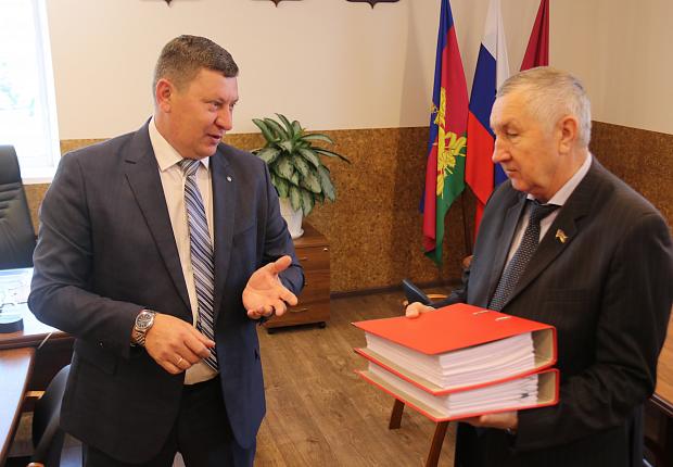 Сергей Запорожский передал на рассмотрение проект бюджета муниципалитета