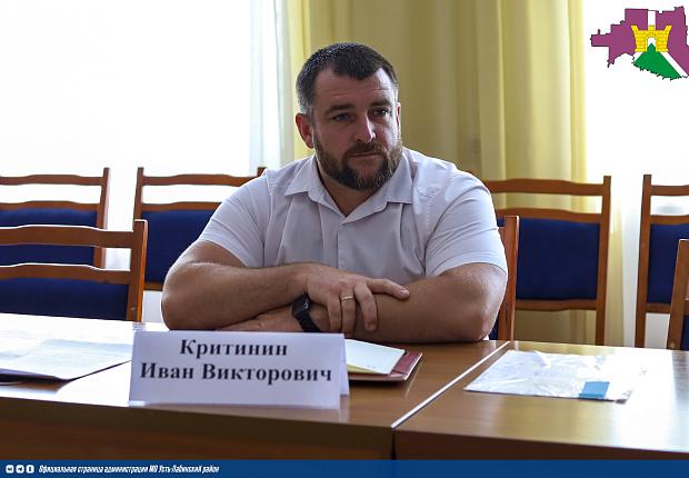 Заместитель главы Усть-Лабинского района Алексей Зюзин совместно с главой Кирпильского сельского поселения Иваном Критининым и профильными специалистами провели прием граждан