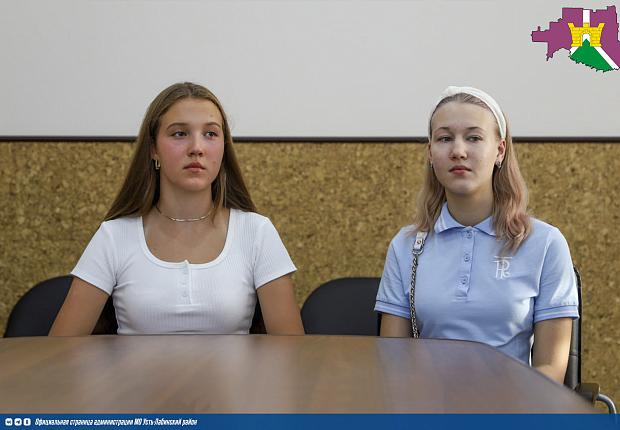  Ребята из хореографического ансамбля «Данко» и ансамбля «Фантазия»  вернулись из Санкт-Петербурга и Сочи с победами. 
