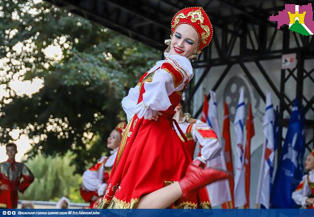 В день 86-летия Краснодарского края в городском парке прошел большой праздничный концерт