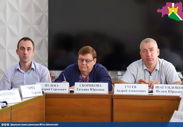 Глава Усть-Лабинского района Станислав Гайнюченко провел планерное совещание с главами поселений
