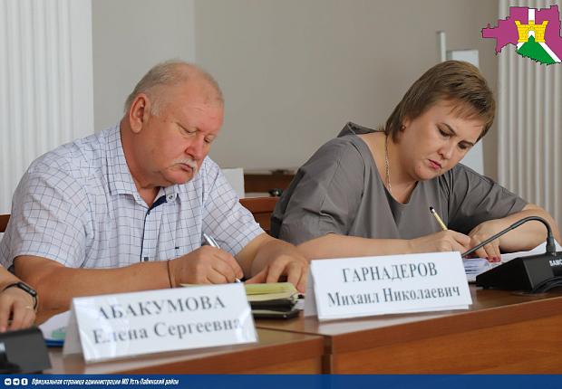  Глава муниципалитета Станислав Гайнюченко с председателем районного Совета депутатов Борисом Поликиным провели совместную планерку с главами поселений