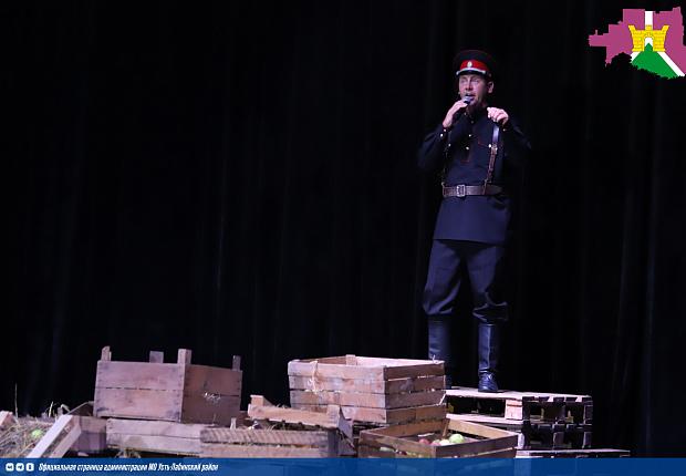 Театрализованное представление "Кубанские казаки" прошло в РДК "Кубань"