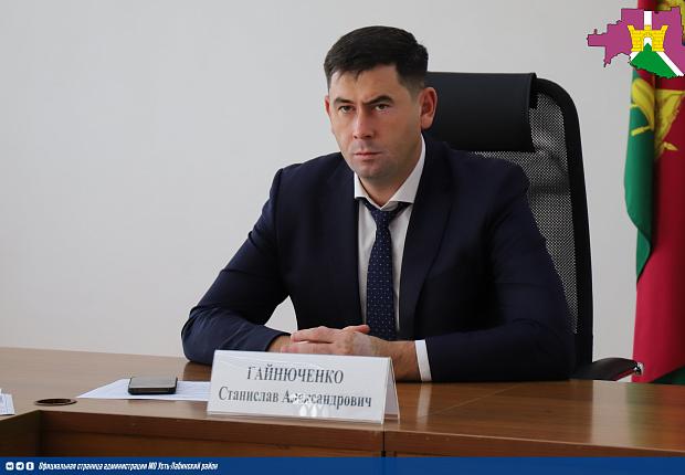 Глава Усть-Лабинского района Станислав Гайнюченко провел планерное совещание