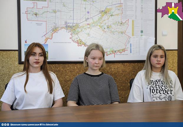  Ребята из хореографического ансамбля «Данко» и ансамбля «Фантазия»  вернулись из Санкт-Петербурга и Сочи с победами. 