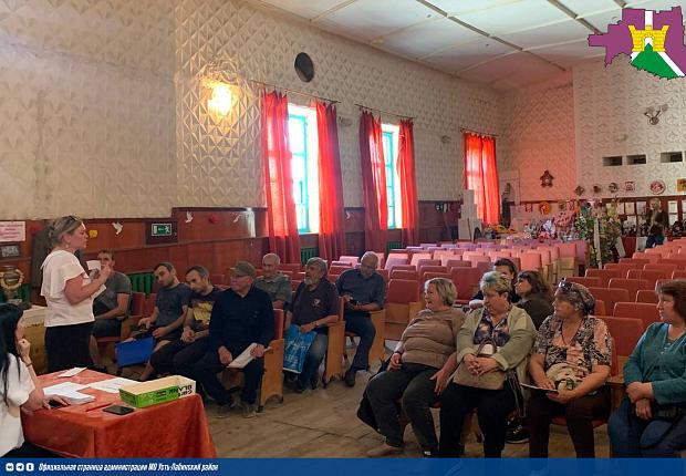 В нескольких поселениях Усть-Лабинского района прошли встречи с представителем регионального оператора