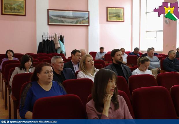 В большом зале районной администрации прошла сессия Совета депутатов Усть-Лабинского района